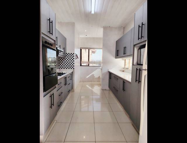 4 BEDROOM HOUSE FOR SALE IN RESERVOIR HILLS